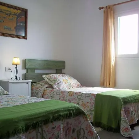 Sleeps 4 Wifi Lägenhet *