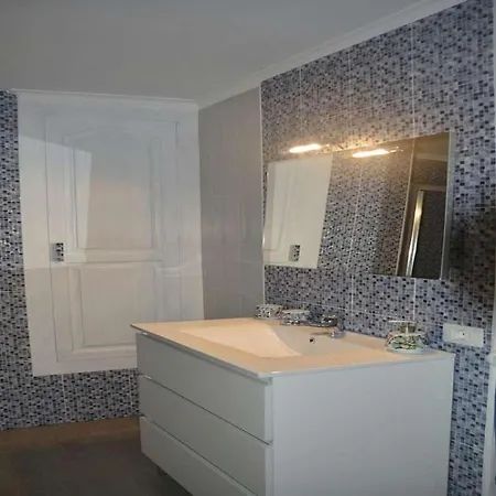 Sleeps 4 Wifi La Costa